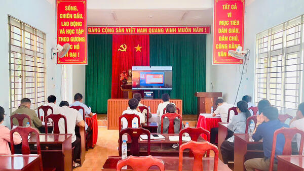 ỦY BAN MTTQ VIỆT NAM XÃ BA VÌ TRIỂN KHAI THÍ ĐIỂM NỀN TẢNG “MẶT TRẬN SỐ” VÀ TẬP HUẤN ỨNG DỤNG AI TRONG CÔNG TÁC MẶT TRẬN