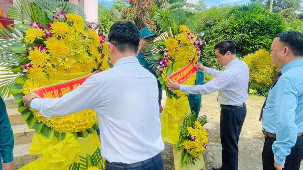 XÃ BA VÌ TỔ CHỨC DÂNG HƯƠNG, DÂNG HOA TƯỢNG ĐÀI LIỆT SỸ NHÂN KỶ NIỆM 51 NĂM CHIẾN THẮNG GIÁ VỰC (20/9/1974 – 20/9/2025).