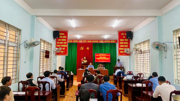 CHI BỘ UBND XÃ BA VÌ TỔ CHỨC HỌP KIỂM ĐIỂM, ĐÁNH GIÁ VÀ XẾP LOẠI CHI BỘ, ĐẢNG VIÊN NĂM 2025